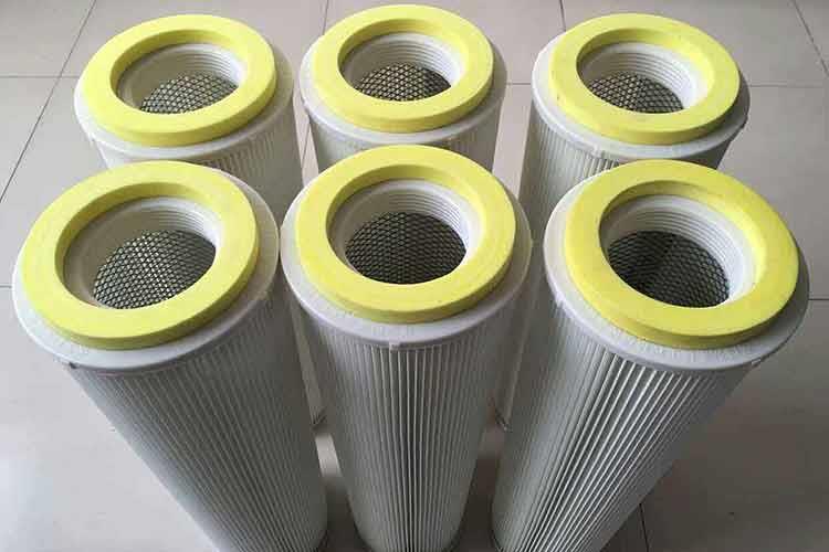 钻井机博鱼（中国）官方在线登录在正常操作下，含尘空气经顶部入口进入HR型除尘器，然后向下经导流板分散后通过滤芯