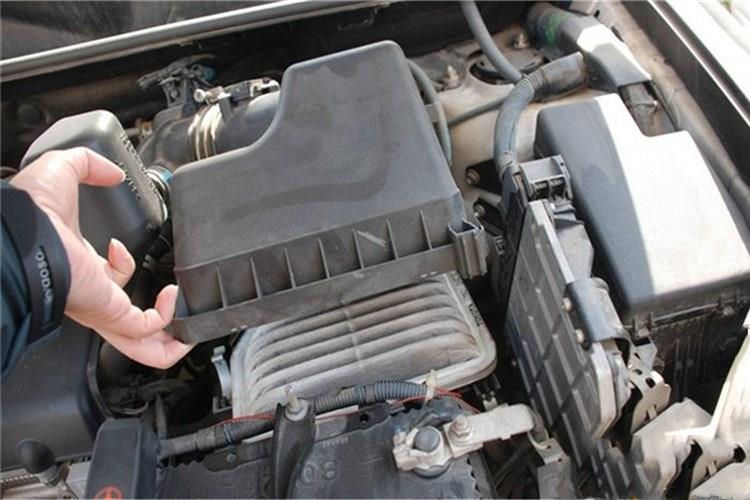 干式博鱼网页版在维护时，取出滤芯，轻轻敲击端面，灰尘即可掉下，同时可用毛刷轻刷沾污表面