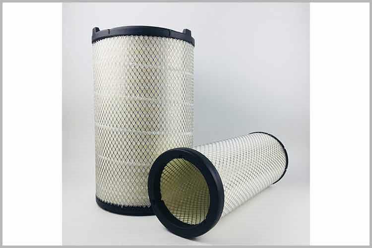 清洁高流量博鱼网页版壳体内部，检查密封面、固芯卡、气管等是否有裂纹、穿孔或损坏