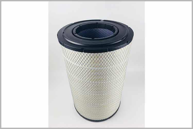 在安装新的汽油发动机博鱼网页版的时候，我们需要注意博鱼网页版下方靠右的一个突出的塑料片